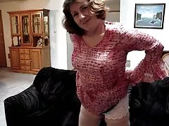 Un homme mangeant best video porno un lapin rouge.