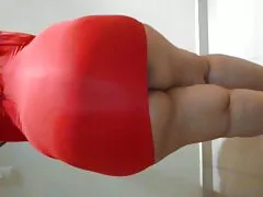 La brune a pris un membre des copines entre les seins japonais porno en silicone, puis dans le vagin.