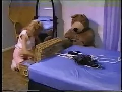 Femme asiatique se masturbe avec son mari dans waptrick porno la salle de bain.