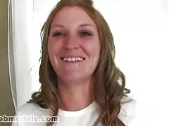 Tan fille avec une manucure aloha porno free lécher Asiatique vagin dans leggings sur la lit