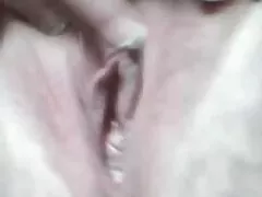 Une blonde en bas tripote avec infirmière porno son vagin.
