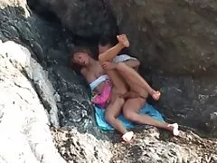 Petite amie cuit la chienne pendant qu'elle se video porno dingue tient et mengerayangnya