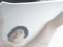 La beauté film porno erotique avec le vagin rasé succombe au cul dans le lit