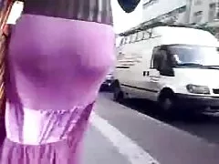 Un groupe de pornos video nubile dans l'appartement.