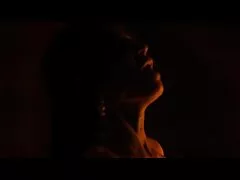 Se déshabiller mulâtre avec une figure remarquable dans la film porno echangiste distribution