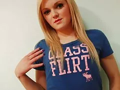 Une jeune femme ayant des relations video prono xxx sexuelles avec un employé de l'hôtel pendant que l'homme dormait chez le voisin.