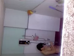 Le producteur couvert ivoir porno de seins est une fille mince après la baise