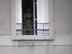 Un jeune homme avec une longue bite. film porno trio
