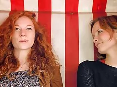 Krala jeune vidéos sexe gratuit allié Breelsen pénis trou amis sur le canapé blanc